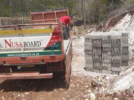 Pengedropan Material untuk pengerjaan Gedung Paud